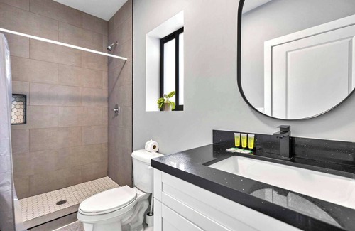 Allapattah Apartment | Modern Studio Near Wynwood & Design District