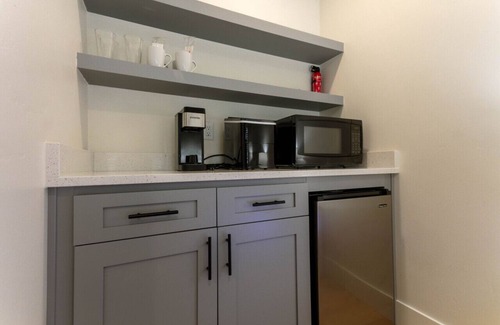 Coeur d'Alene Apartment | Modern Studio Suite – Steps from Food Trucks & 5 Min to CDA Lake
