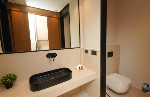 Casablanca Apartment | Modern Studio with Balcony - Prime Location