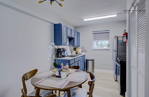 Downtown Memphis Apartment | Modern Studio with King Bed, Free Parking & Wi-Fi
