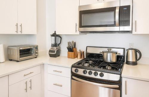 Harlem Apartment | Modern Studio with Private Bathroom and Kitchen