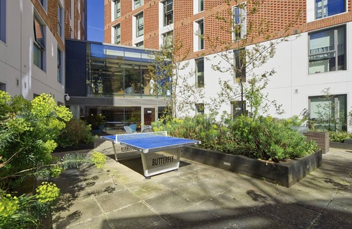 Ravenscourt Park Apartment | Modern-Style Student Studio in London