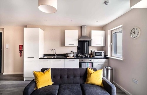 Old Trafford Apartment | Modern & Stylish 2 Bed Apartment in Manchester