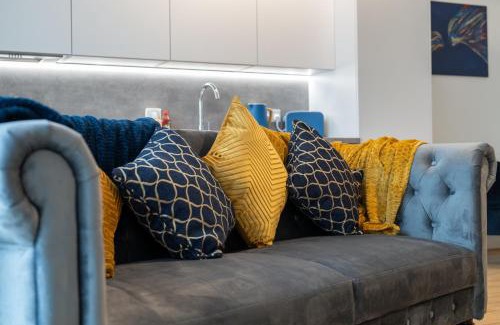 Potters Bar Apartment | Modern Stylish 2 bedroom apartment in the heart of Potters Bar