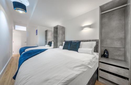 Potters Bar Apartment | Modern Stylish 2 bedroom apartment in the heart of Potters Bar
