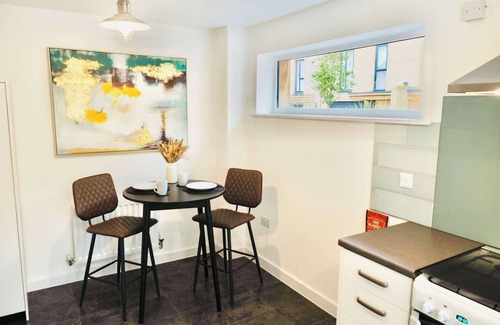 Taunton House | Modern & Stylish 3 Bedoom Home in Taunton
