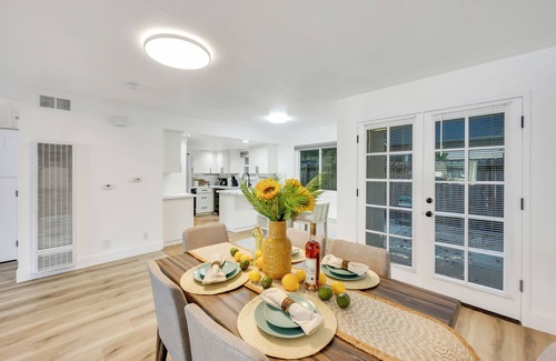 Harbor House | Modern & Stylish Long Beach Home Walk to the Beach
