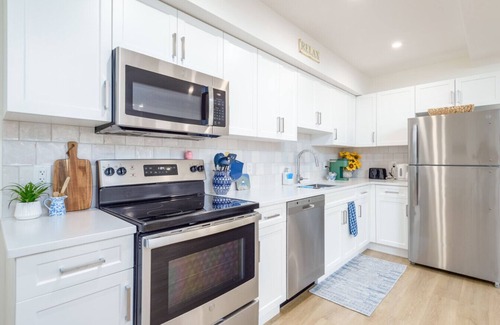 Black Mountain Apartment | Modern Suite by Black Mountain Golf Club