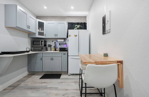 Tampa House | Modern Suite: Creator's Dream just 5 minutes from Airport!