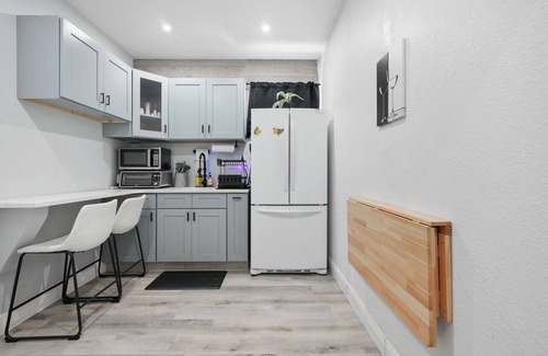 Tampa House | Modern Suite: Creator's Dream just 5 minutes from Airport!