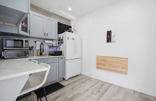 Tampa House | Modern Suite: Creator's Dream just 5 minutes from Airport!