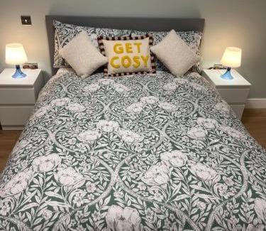 Feltham West House | Modern suite