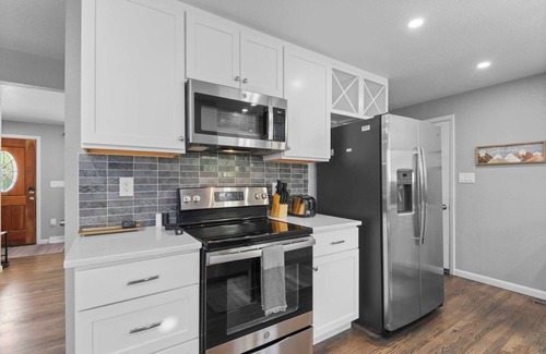 Scenic Heights House | Modern Suite Near Denver | Hot Tub | Outdoor Oasis