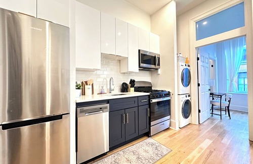 Downtown Apartment | Modern Suite, Sleeps 4 ,Near Brown & Hospitals & PPAC