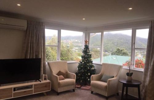Khandallah Apartment | Modern, sunny, family home minutes from the city
