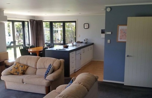 Lowburn House | Modern, sunny home, close to lake, large flat grassy section too