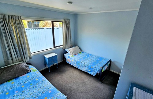 Lowburn House | Modern, sunny home, close to lake, large flat grassy section too