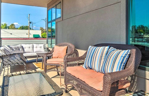 Sunnyside Condo | Modern Sunnyside Condo w/ Private Balcony!