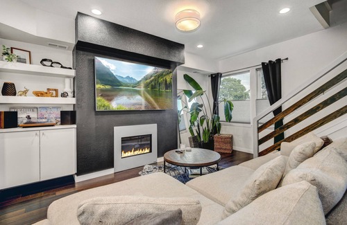 Sunnyside House | Modern Sunnyside Townhome - 3 Bedroom/3.5 Bath