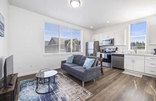 South Tacoma Apartment | Modern Tacoma 1BR/1BA near hospitals