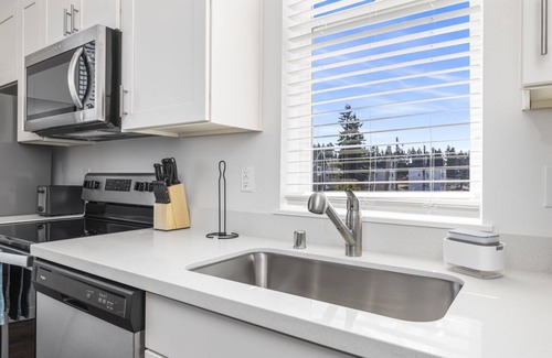 South Tacoma Apartment | Modern Tacoma 1BR/1BA near hospitals