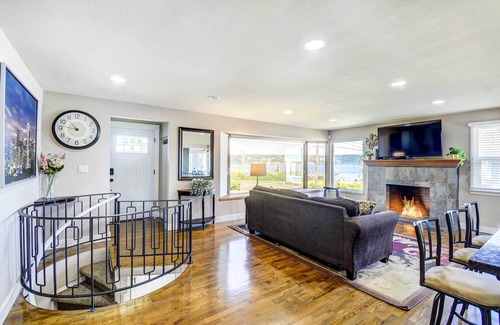 West End House | Modern Tacoma Home: Fire Pit, Walk to Beach!