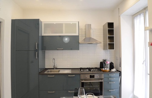 Gianicolo House | Modern, tastefully renovated apartment near Trastevere