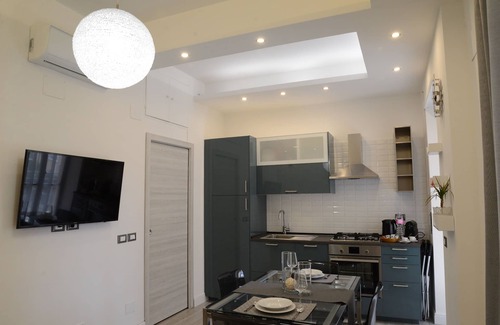 Gianicolo House | Modern, tastefully renovated apartment near Trastevere