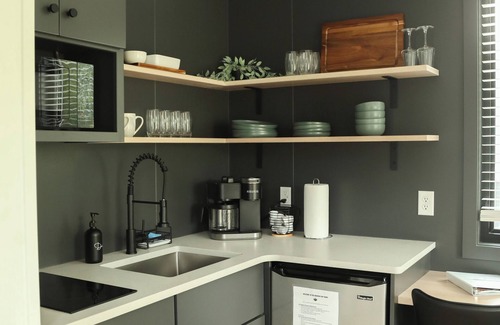 Milroy Cabin | Modern Tiny Home 26/With Hot Tub!