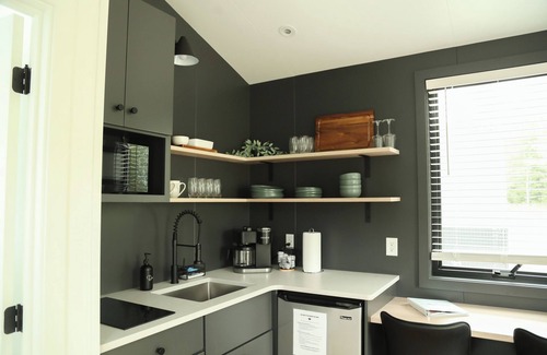 Milroy Cabin | Modern Tiny Home 27 w/Hot Tub!