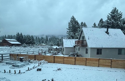 Old Station House | Modern Tiny Home near Lassen with WiFi and AC