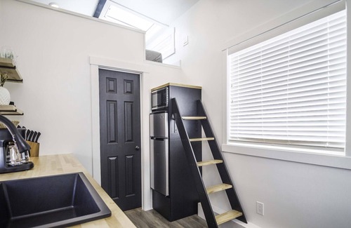 Apple Valley House | Modern tiny home with private BBQ and deck