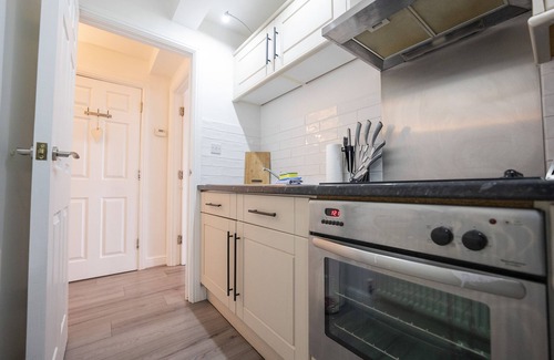 City Centre Apartment | Modern Townhouse Apartment in Stratford upon Avon with Wifi & Netflix