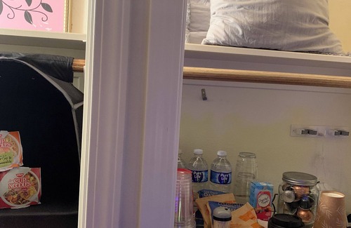 Tower District Apartment | Modern Tower District Apt two bedroom shared with Host - FREE WiFi!