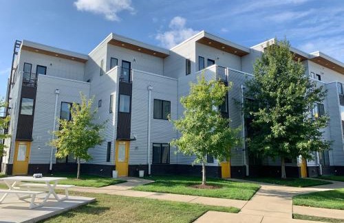 South Nashville Apartment | Modern Townhome 2 Miles South of Downtown and Broadway Ave