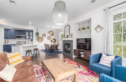 Commerce City House | Modern Townhome Close to Denver Airport