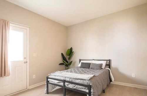 Church Street House | Modern Townhome Close to Downtown