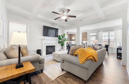 Auburn House | Modern Townhome in Auburn