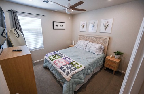 Aurora House | Modern Townhome Near Denver International Airport and Gaylord Hotel