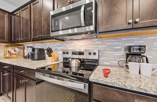 Four Corners House | Modern Townhome Private Pool Near Disney