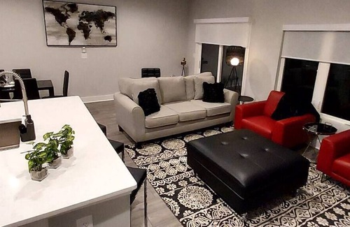 Clayton House | Modern Townhome Sleeps 8 / #4