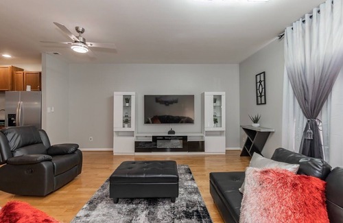 Chapel Hill House | Modern Townhome