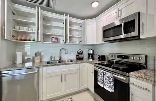 Naranja House | Modern Townhouse 3 bedrooms & BBQ! Between Miami & The Keys