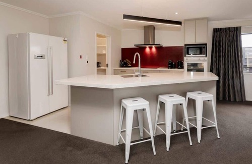 Rewa House | Modern Townhouse In Strandon - comfort and style