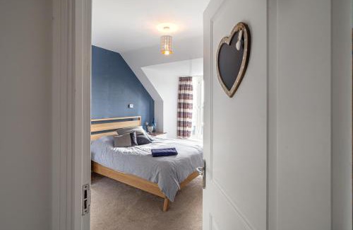Maidenhead Apartment | Modern Townhouse - Sleeps up to 6