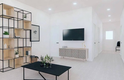 Winchester House | Modern Townhouse - Steps to Old Town Shops