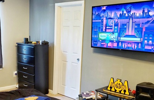 Atlanta House | Modern Townhouse w/ Wi-Fi + Indoor Fireplace