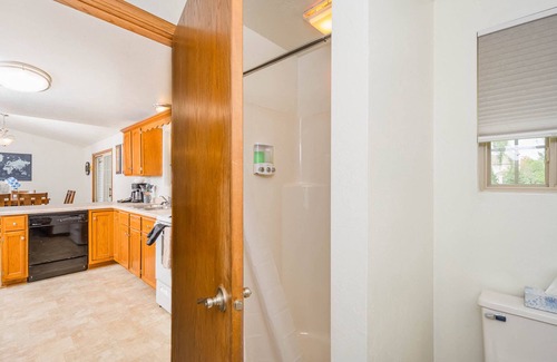 De Pere House | Modern Townhouse with Close Drive to Lambeau