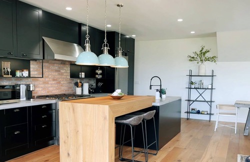 Sherman Oaks Villa | Modern Treehouse with Million-Dollar Views - UCLA & Beverly Hills