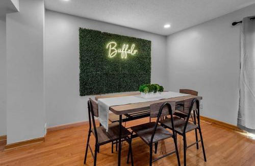 Willert Park Apartment | Modern Trendy Downtown